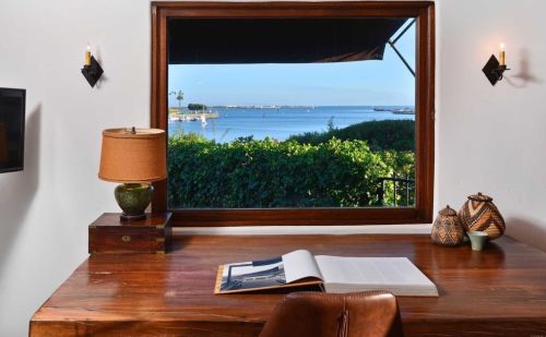 2900 Nichols St, San Diego CA 92106-3426 exterior