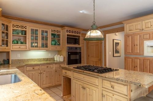 59 Oak Ridge Rd, Boxford, MA 01921-1103