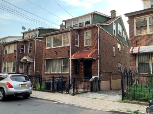 4017 Carpenter Ave, Bronx, NY 10466-3611