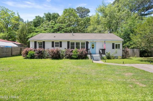 818 Paul Dr, Beaufort, SC 29902-6626