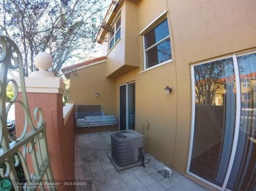 700 106th Ave, Hollywood FL  33025-6911 exterior