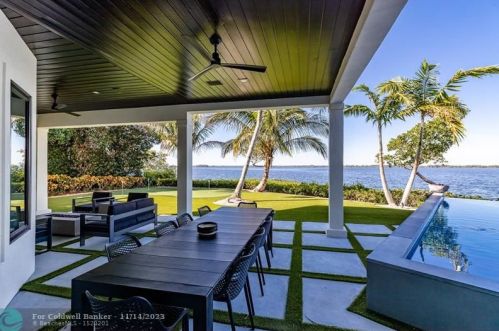 225 Osprey Ct, Vero Beach FL 32963-2652 exterior