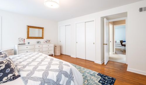 8605 Ravenswood Cir, Milwaukee WI 53226-4657 exterior