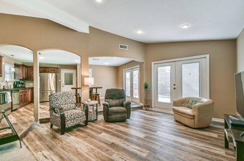 6 Willow Ln, Galveston, TX 77551-1361