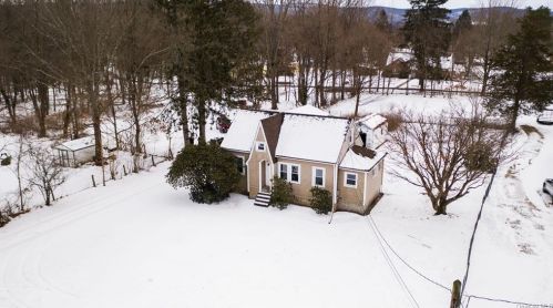 68 Tinker Town Rd, Dover Plains, NY 12522-6016