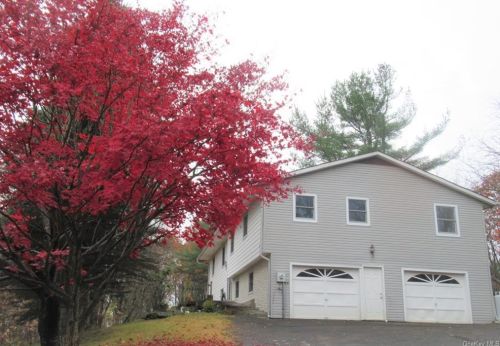 101 Shale Dr, Middletown NY  10940-7121 exterior