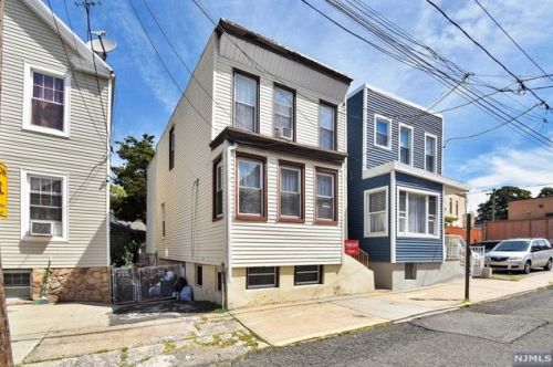1438 Gehr Pl, North Bergen, NJ 07047-2514