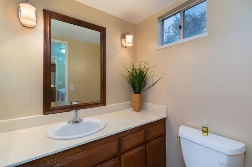 172 Santa Maria Ct, Vista CA  92083-5823 exterior