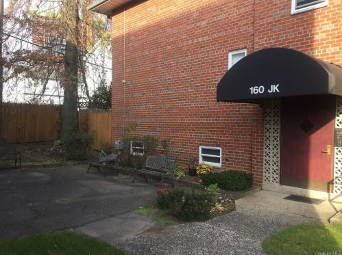 160 Centre Ave, New Rochelle, NY 10805-2744