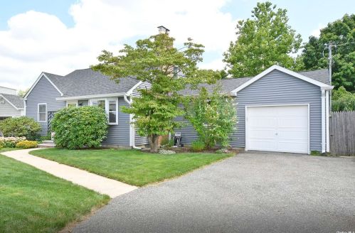 77 Foster Blvd, Babylon, NY 11702-1521
