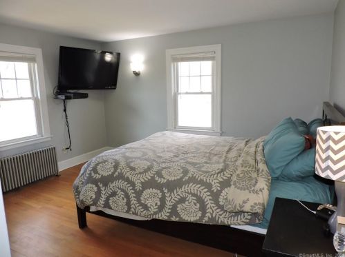 27 Vincent Rd, Bristol CT  06010-3828 exterior
