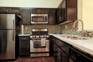 15506 Moorpark St, Van Nuys CA  91436-1645 exterior