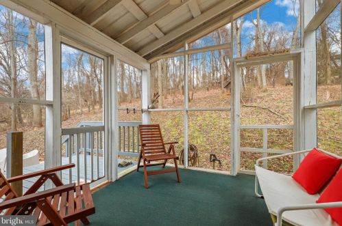 499 Rome Beauty Dr, Linden VA  22642-6441 exterior