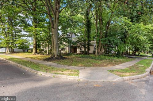 402 Ramsey Rd, Yardley PA 19067-4642 exterior