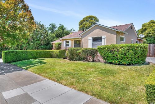 2623 Valley Center Dr, Santa Rosa, CA 95405-6837