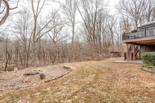 8 Thunder Ridge Rd, Sandy Hook CT  06482-1643 exterior