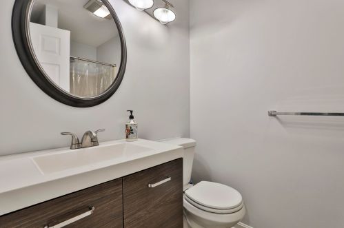 9 Bartemus Trl, Nashua NH  03063-7624 exterior