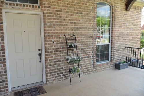 8100 Winter Falls Trl, Hurst, TX 76053-7465