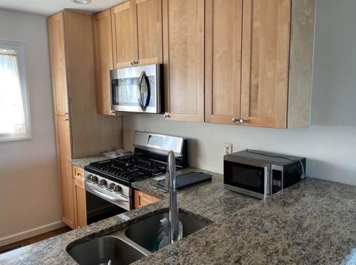 26 Hudson Point Ln, Crotonville NY  10562-5942 exterior