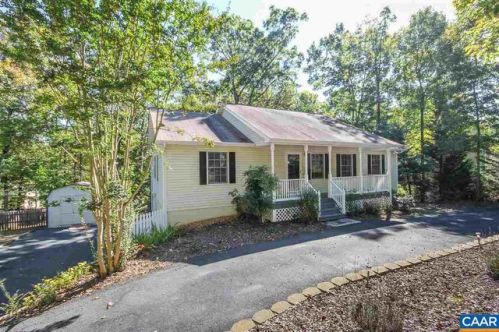 376 Jefferson Dr, Bybee, VA 22963-2705