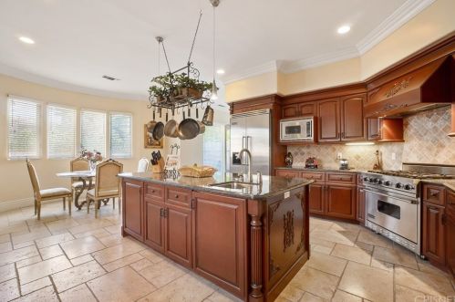 4946 Haskell Ave, Van Nuys CA 91436-1540 exterior