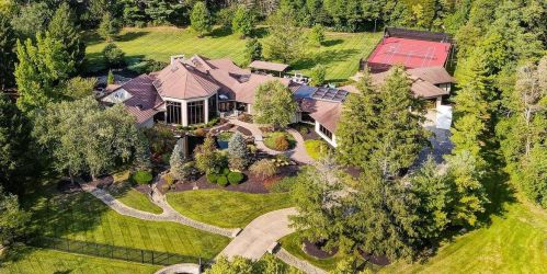 8600 Fawnmeadow Ln, Cincinnati, OH 45242-4524