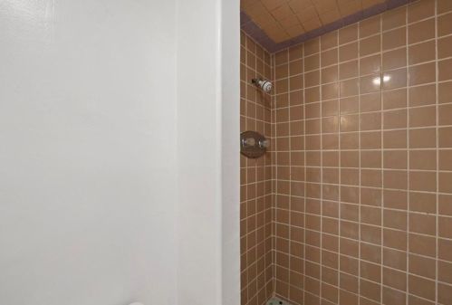 2436 Adriatic Ave, Long Beach CA 90810-3313 exterior