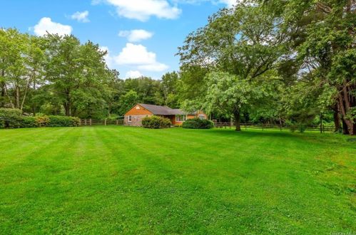 2751 Quaker Church Rd, Yorktown Hgts NY  10598-3346 exterior