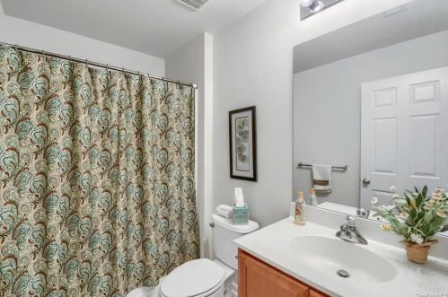 1023 Dutcher Dr, Fishkill NY  12524-4905 exterior