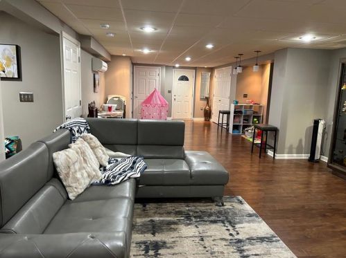 1690 Wagon Wheel Dr, Easton PA  18040-8273 exterior