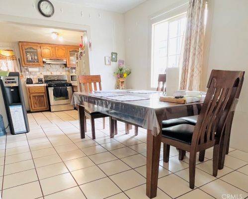60 Hawkins St, Hollister CA  95023-4902 exterior