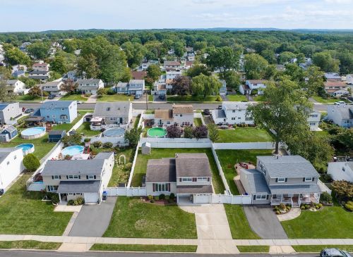 14 Twain Ave, Old Bridge NJ  08857-2109 exterior