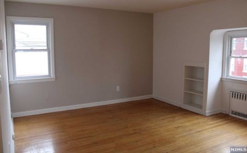 211 5th St, Fairview NJ  07022-1439 exterior
