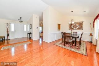 100 Seneca Ridge Dr, Dulles VA  20164-1348 exterior