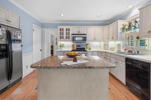 606 Elmwood Dr, Greensboro NC  27408-5005 exterior