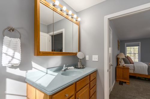 4 Ames Rd, Brookline NH  03033-2304 exterior