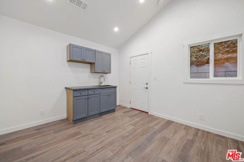 3985 Alta Mesa Dr, North Hollywood CA  91604-4010 exterior