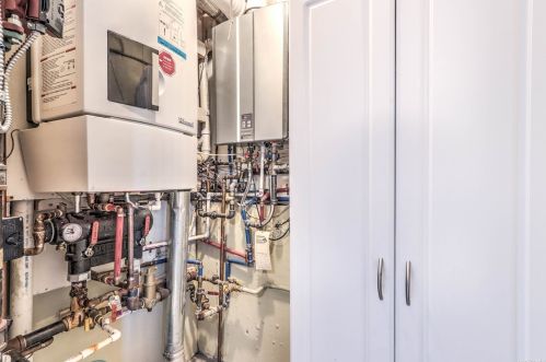 114 Granada Pkwy, North Lindenhurst NY  11757-6013 exterior