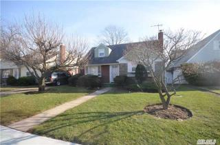 15 Koeppel Pl, Hempstead, NY 11550-6803