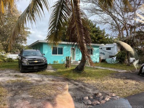 526 7th St, Dania Beach FL  33004-2305 exterior