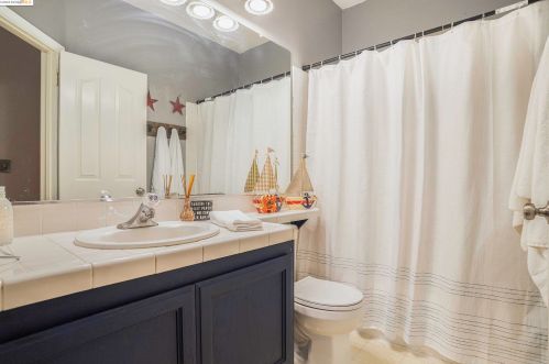 5339 Lakespring Dr, Oakley CA  94561-3142 exterior