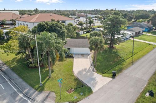 300 Prima Vis Blvd, Fort Pierce FL 34983-1834 exterior
