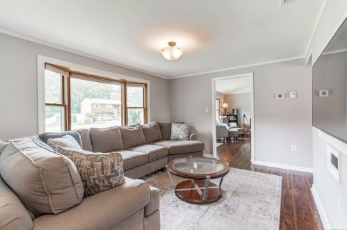 129 Crystal Brook Hollow Rd, Mount Sinai NY  11766-2102 exterior