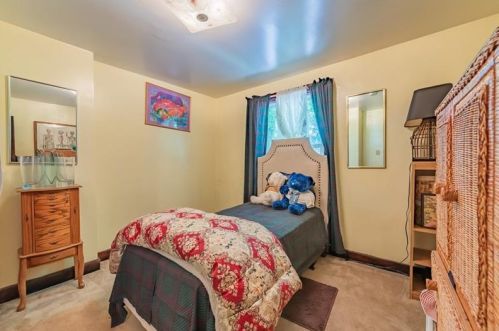 238 21st Ave, Whitaker PA  15120-2524 exterior