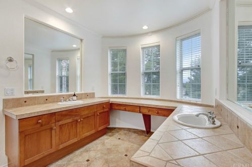 24613 Garland Dr, Santa Clarita CA  91355-4962 exterior