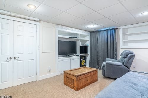 59 Layton Rd, Wantage NJ  07461-1807 exterior