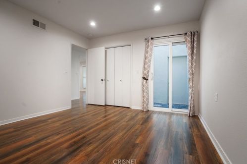 26817 Oak Branch Cir, Santa Clarita CA  91321-1455 exterior