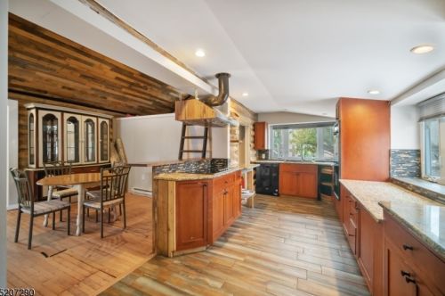 15 Allegheny Ave, West Milford Lakes NJ  07480-4001 exterior