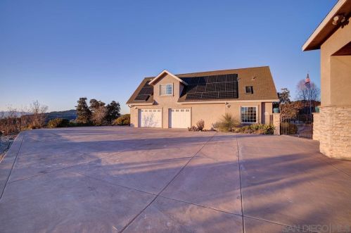 10956 Calle Oro Verde, Valley Center CA  92082-4201 exterior