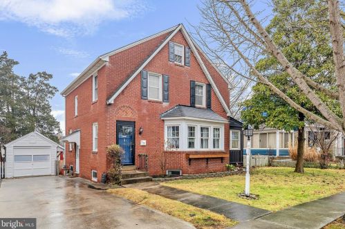 459 Middle St, Hanover, PA 17331-2543